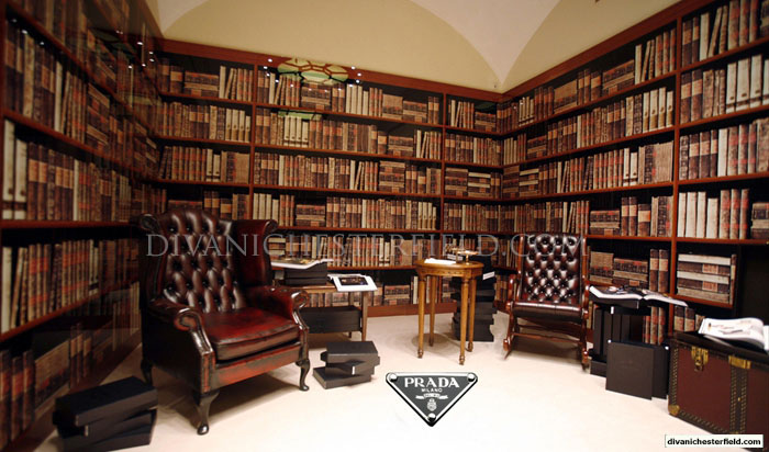 Arredo chesterfield divani poltrone negozio Prada 