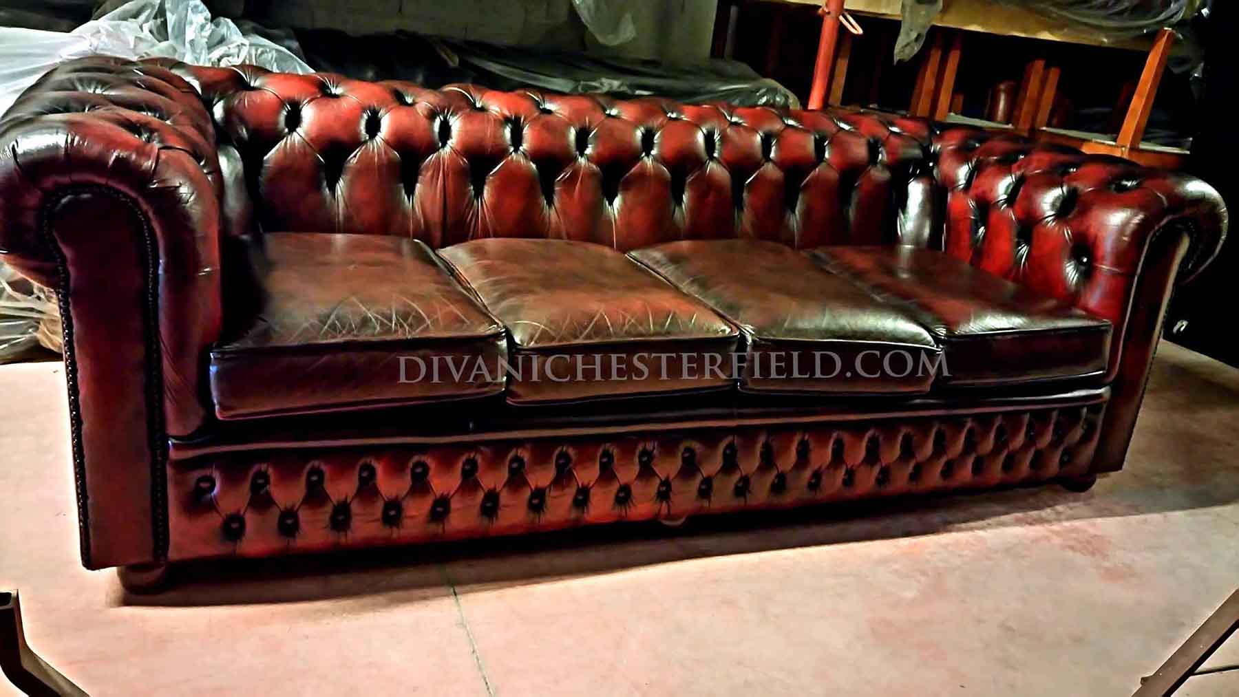 Divano chesterfield originale quattro posti in ottime condizioni