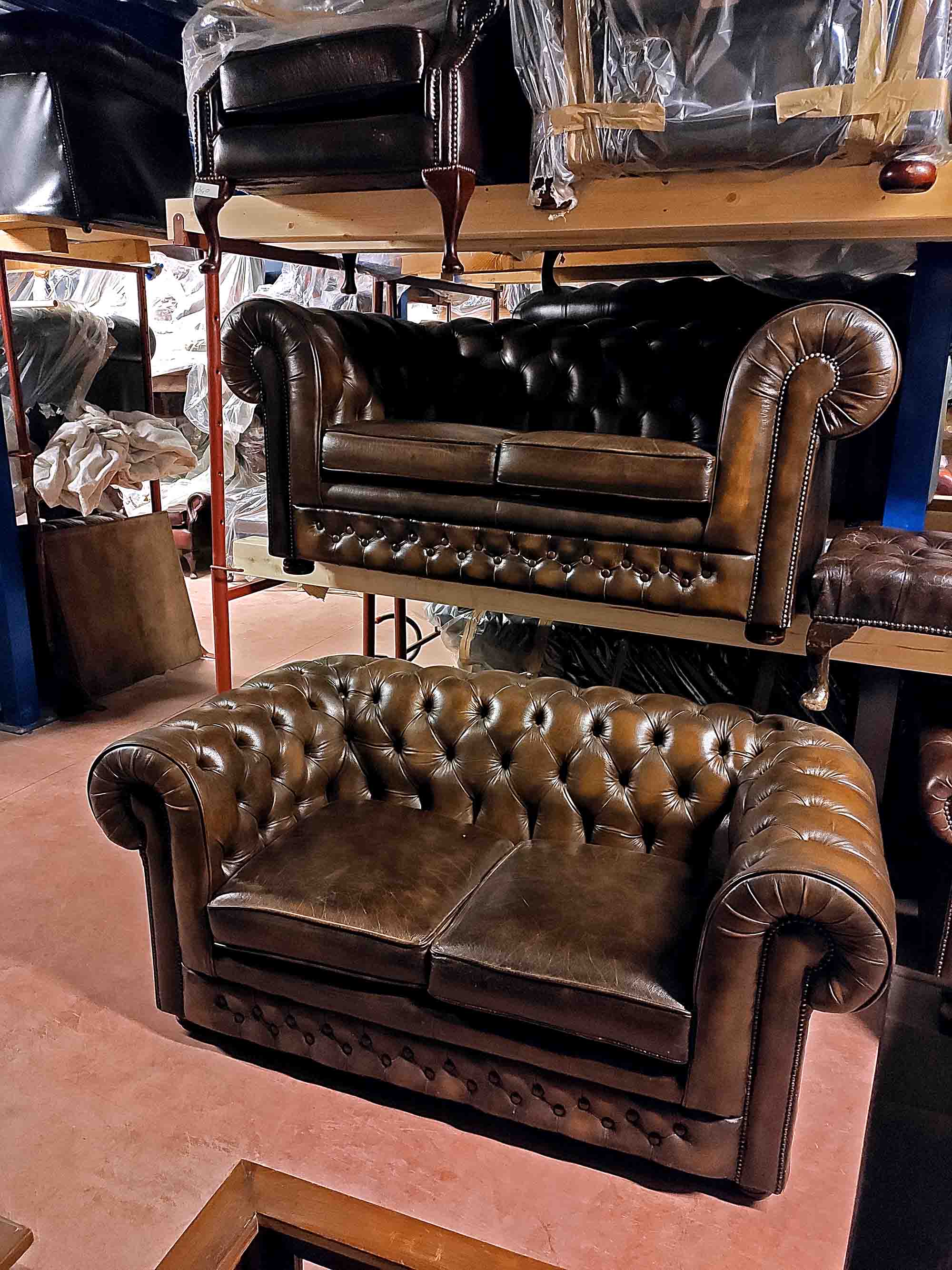 Divano chesterfield vintage senape due posti